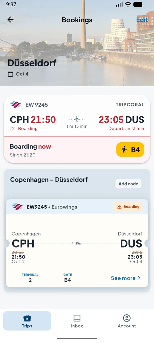 The Düsseldorf trip on Android with EW9245 delayed: the live card in red, Copenhagen 21:50 to Düsseldorf 23:05, boarding at gate B4, and the ticket with 20:55 struck through for 21:50 and 22:15 for 23:05
